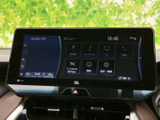 高精細なディスプレイが、運転に必要な情報を分かりやすく表示。様々な機能が直感的に操作でき、快適なドライブをサポートします。