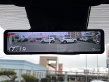 【 デジタルインナーミラー 】車両後方カメラの映像をミラーに映すことが出来ます! そのため、後席に人や荷物があって後方が見えづらい場合でもしっかり視界を確保することが出来ます!//