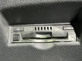 【ETC】有料道路を利用する際に料金所で停止することなく通過できる、ETC車載器(ノンストップ自動料金収受システム機器)が装備されています。セットアップを行うことで利用可能になります。