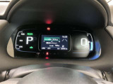 多彩な情報を表示する高精細のTFTカラー液晶画面と先進的かつ視認性に優れたメーターを搭載しました。表示は3つのテイストからお好みで選べます。