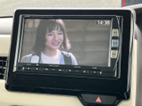停車中に、地上デジタル放送を楽しむことができます。長距離ドライブのお供に最適です。後部座席での視聴に便利です。