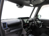 ダイハツのお店では、ダイハツ車を知り尽くしたプロフェッショナルが、専用の診断機器を使って各システムを点検しております。