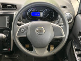 インテリアに合わせたデザインのステアリングは、運転される方のことも考え、運転しやすい形状、大きさです。是非一度、実際に触ってお確かめください。