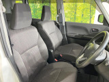 運転席まわりには十分なスペースがあり、大柄な方でもゆったり運転していただける環境です。