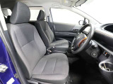 ゆったり室内で運転もしやすいです♪使い勝手の良い配置も考えられています!!