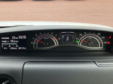 視認性の高いメーター類で、運転に必要な情報を的確に把握できます。落ち着いたデザインで、運転に集中できる空間です。