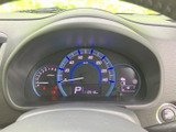 視認性の高いメーター類で運転状況をしっかり把握でき、デザインも洗練されて運転の楽しさを引き立てます。情報表示も豊富です。