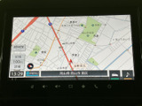 鮮明な地図表示で、目的地へのルートをスムーズに検索。交通情報も確認でき、渋滞を避けた効率的な移動を支援します。長距離運転も安心です。