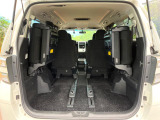 普段のお買い物や通勤、送迎等に十分な荷室スペースを確保しております。セカンドシートを倒すと、大きな荷物の積載も可能です♪