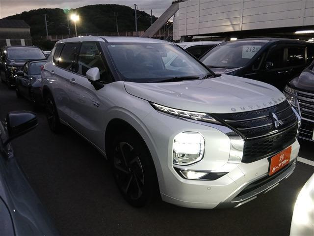 アウトランダー PHEV 2.4 P 4WD ワンオーナー 禁煙車 純正9インチナビ