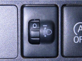 ヘッドランプの光軸調整ダイヤルを装備しております。