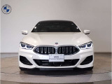 【キドニーグリル】BMWは約90年もの間、ほぼ全ての車両にひと目でBMWだと分かるこの特徴的なフロントグリルが備えられ、デザイン・アイコンとして親しまれてきました。