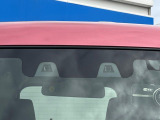 【スズキ セーフティサポート】走行中に前方の車両等を認識し、衝突しそうな時は警報とブレーキで衝突回避と被害軽減をアシスト。より安全にドライブをお楽しみいただけます。