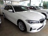 BMW在庫保有台数常時100台以上!ご来店の際はBMW本店(厚木市下荻野140-1)にご来店ください!弊社自慢の全天候型ショールーム!BMW在庫保有台数常時100台以上ございます!