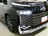 LEDヘッドライトです。デザイン性がよくとても明るいので、夜間の走行や悪天候でも安心です。しかも長寿命!