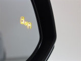 隣車線を走る車両をレーダーで検知し、ドアミラーでは確認しにくい後側方エリアに存在する車両に加え、急接近してくる車両も検知します。車両を検知するとドアミラーに搭載されたLEDインジケーターが点灯します。