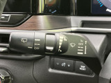 雨天時でもクリアな視界を確保。ワイパーの操作は簡単で、安全な運転をサポートします。運転に集中できます。