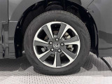 タイヤサイズは(205/60R17)で純正アルミホイールです!