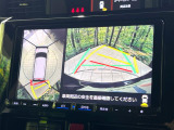 【パノラミックビューモニター】専用のカメラにより、上から見下ろしたような視点で360度クルマの周囲を確認することができます☆死角部分も確認しやすく、狭い場所での切り返しや駐車もスムーズに行えます。