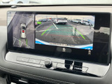 後方の状況を画面で確認できるので、狭い場所での駐車も安心です。安全な運転をサポートする頼もしい機能です。