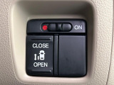 【パワースライドドア】スマートキーや運転席のスイッチでスライドドアの開閉が可能♪電動だから力を入れてドアを開ける必要が無く、小さいお子様でも、重い荷物を持っている時もラクに開け閉めできます♪