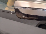 【BMWミラー】視認性の高いスタイリッシュなミラー。自動防眩機能も付いており夜間のドライビングをサポートします。