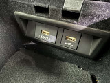 充電用USB端子付き。スマートフォンなどの充電に便利です。