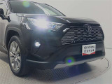 高輝度で点灯速度が速く、しかも消費電力の少ないLEDヘッドライトが装備されています!LEDの明るい光が走行中の視界の確保をサポートして、夜のドライブがより楽しく安全に運転できます♪