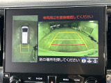 【パノラミックビューモニター】クルマを真上から見下ろした視点で駐車をサポートします!クルマの斜め後ろや真横など、いち早く障害物に気が付くことができます。
