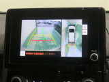 パノラミックビューモニター搭載。カメラで車両周囲の状況を映し出すため、狭い場所での駐車などに役立ちます。