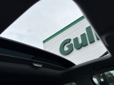 【 サンルーフ 】屋根からの自然光が差し込むことで、閉鎖的な車内が明るく開放的な空間に変わります♪//