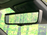 【デジタルインナーミラー】後席の大きな荷物や同乗者で後方が確認しづらい時でも安心!カメラが撮影した車両後方の映像をルームミラー内に表示。クリアな視界で状況の確認が可能です!