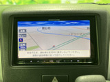 目的地までスムーズに導いてくれるナビゲーションシステム。運転をサポートし、快適なドライブを演出します。情報表示も分かりやすいのが特徴です。