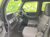 運転しやすい配置のメーター類や操作系は、直感的に操作できます。快適な運転をサポートします。