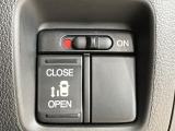 【パワースライドドア】スマートキーや運転席のスイッチでスライドドアの開閉が可能♪電動だから力を入れてドアを開ける必要が無く、小さいお子様でも、重い荷物を持っている時もラクに開け閉めできます♪