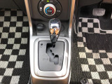 握りやすい位置のシフトレバー。