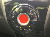 【オートエアコン】一度お好みの温度に設定すれば、車内の温度を検知し風量や温度を自動で調整。暑い&hellip;寒い&hellip;と何度もスイッチ操作をする必要はありません。快適な車内空間には必須の機能ですね♪