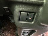 雨天時でもクリアな視界を確保するワイパーレバー。運転状況に合わせて、最適なワイピングを操作できます。
