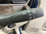 操作しやすいウインカーレバーで、安全な車線変更をサポート。直感的な操作感で、運転に集中できます。