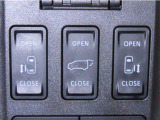 両側電動スライドドアを装備しております。