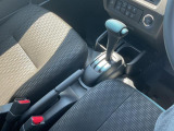 フロアシフトCVT。乗用車ライクな運転操作が可能です。