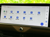 様々な情報を表示するディスプレイです。ドライバーと乗員に、快適なドライブをサポートする機能が満載です。操作も直感的に行えます。