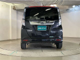 バックカメラが付いているので後方確認が非常にしやすいです。今や運転初心者も熟練者も必須装備!ついていて損はないですね♪