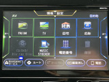 多彩な機能を備えたモニターで、快適なドライブをサポート。ナビゲーションやオーディオ操作も直感的に行えます。情報満載で、あなたのカーライフを豊かにします。