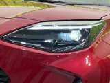 【LEDヘッドライト】悪天候や夜間走行時も良好な視界を確保し安心して運転できる高輝度LEDヘッドライトを装備!点灯速度が早く、消費電力も抑えられています。