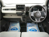 運転にかかわる様々な操作を安全に行えるように視点移動が少なく、操作性に配慮されたスイッチ類が凝縮されたコクピットです。