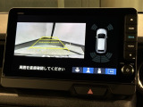 リバースギアに入れるだけで後方の表示へ切り替わります。夜間や雨の日の駐車も楽になりますよ。