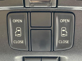 【両側パワースライドドア】スマートキーや運転席のスイッチで後席両側スライドドアの開閉が可能♪電動だから力を入れてドアを開ける必要が無く、小さなお子様でも簡単に開け閉めでき快適です♪