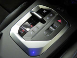 トグルスイッチ式のセレクターレバーが、より直感的で快適な操作性を実現。