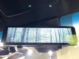【デジタルインナーミラー】後席の大きな荷物や同乗者で後方が確認しづらい時でも安心!カメラが撮影した車両後方の映像をルームミラー内に表示。クリアな視界で状況の確認が可能です!